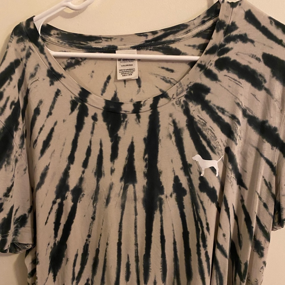 Victoria’s Secret PINK campus tee